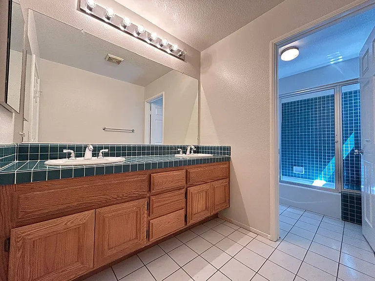 8132 E Hillsdale Dr — Photo 26