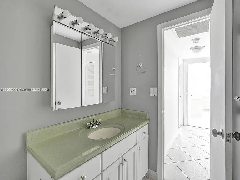300 Bayview Dr #906 — Photo 37