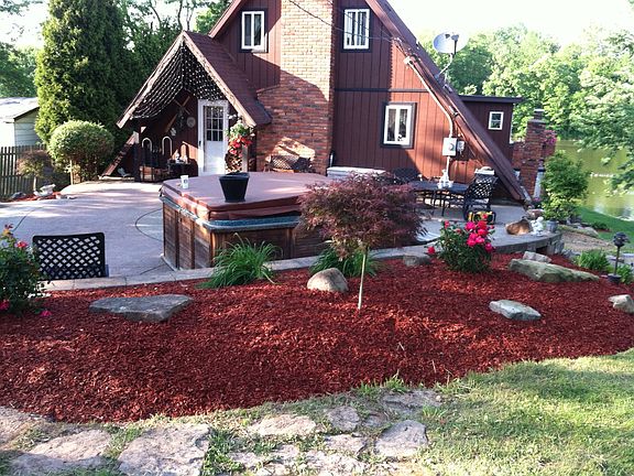 2nd image of 300 Lakeside Dr N