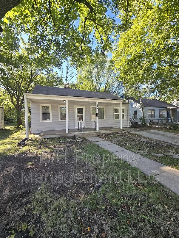 3 bed, 1.0 bath, 945 sqft, $1,171 — Photo 1