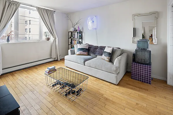 Sold by Realty Collective | media 3