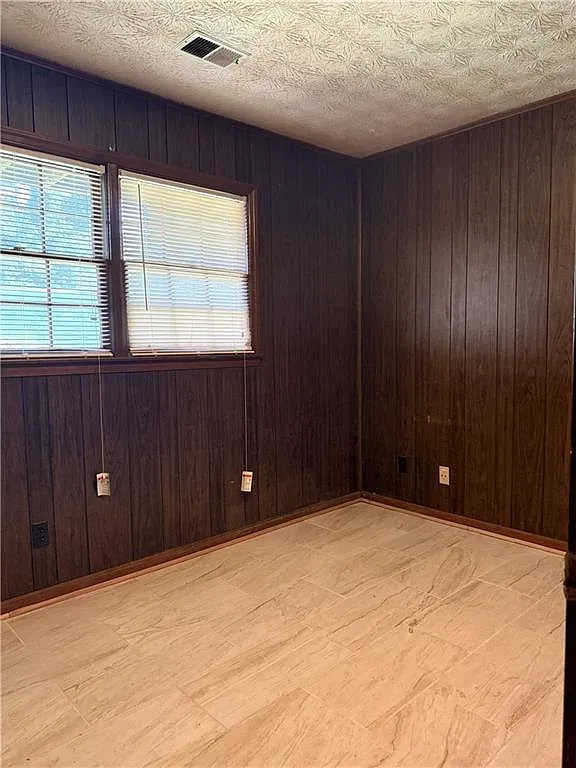 4 bed, 2.0 bath, 1920 sqft, $2,400 — Photo 4