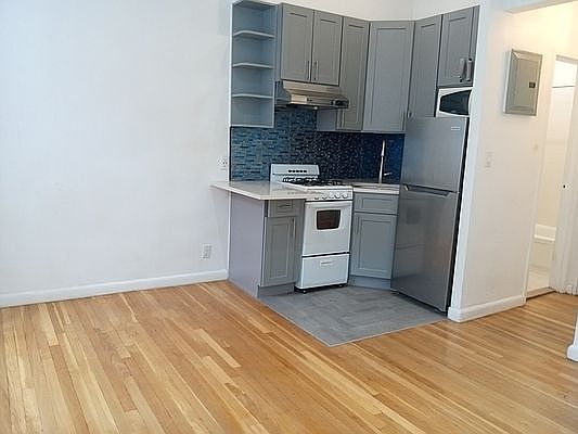 4th image of 312 E 81st St APT 4