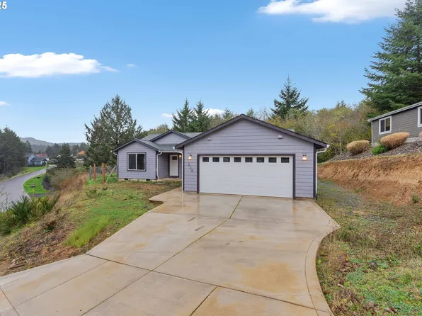 320 Providence Dr, Reedsport, OR 97467
