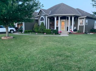 1111 NW Persimmon Dr, Grain Valley, MO 64029