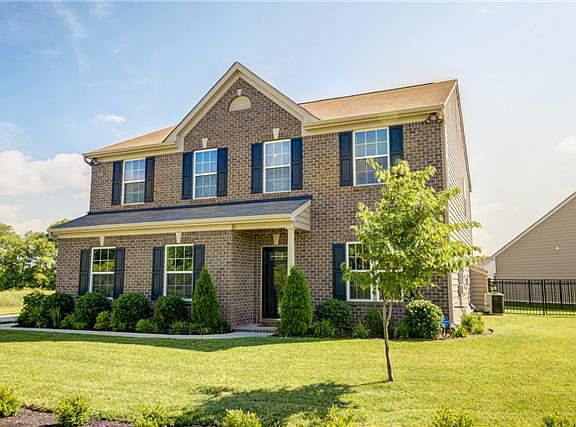 2nd image of 3132 Blakely Dr