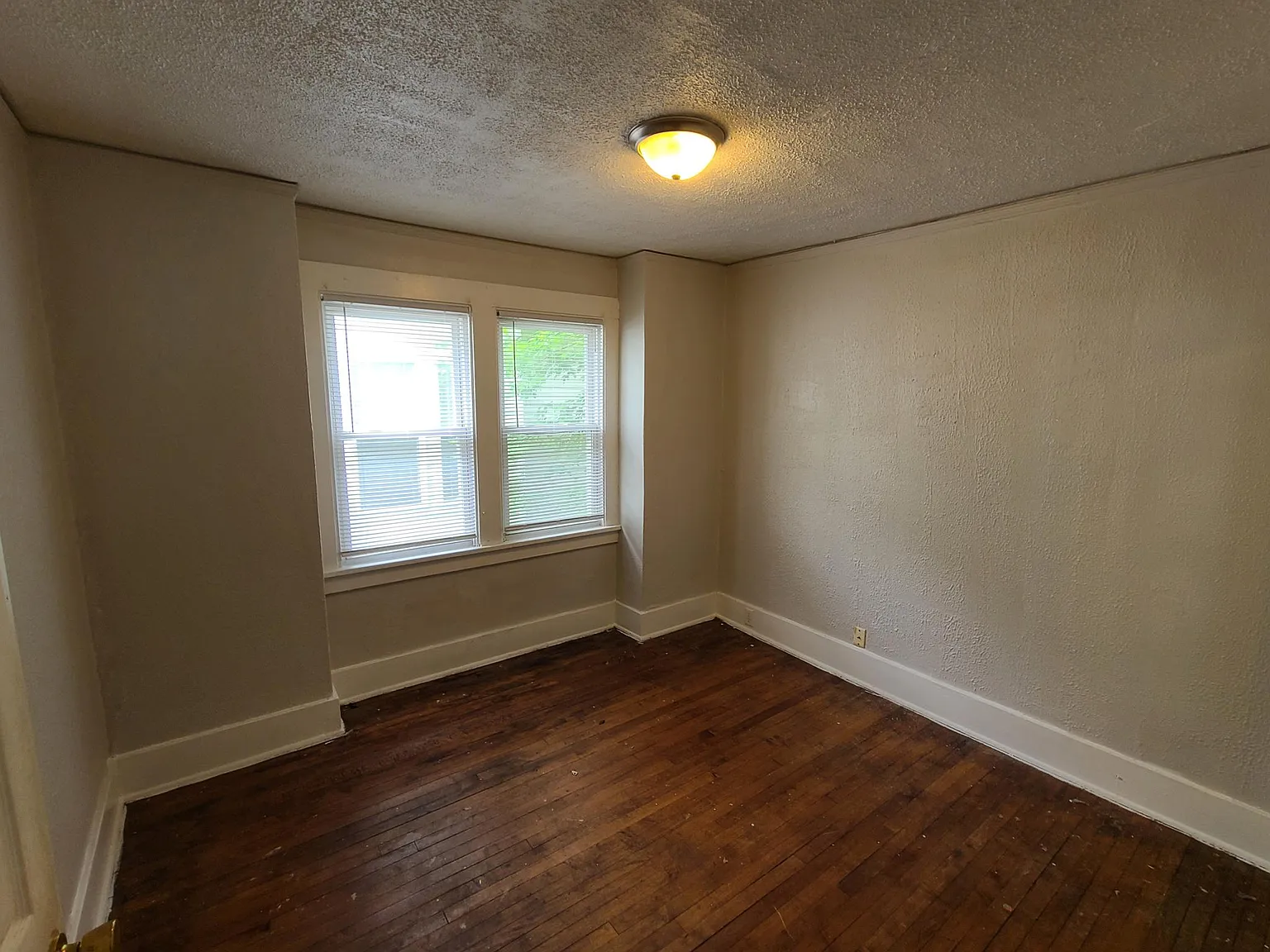 4 bed, $1,700 — Photo 4
