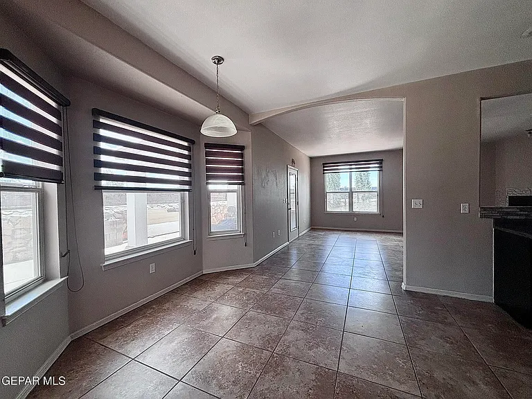 1573 Kenazo Ave — Photo 7