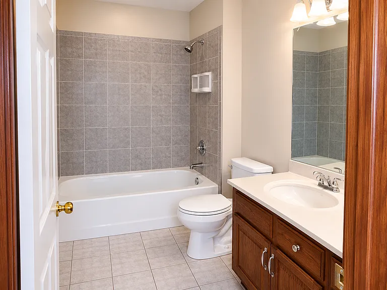 803 SW Bishop Dr — Photo 3