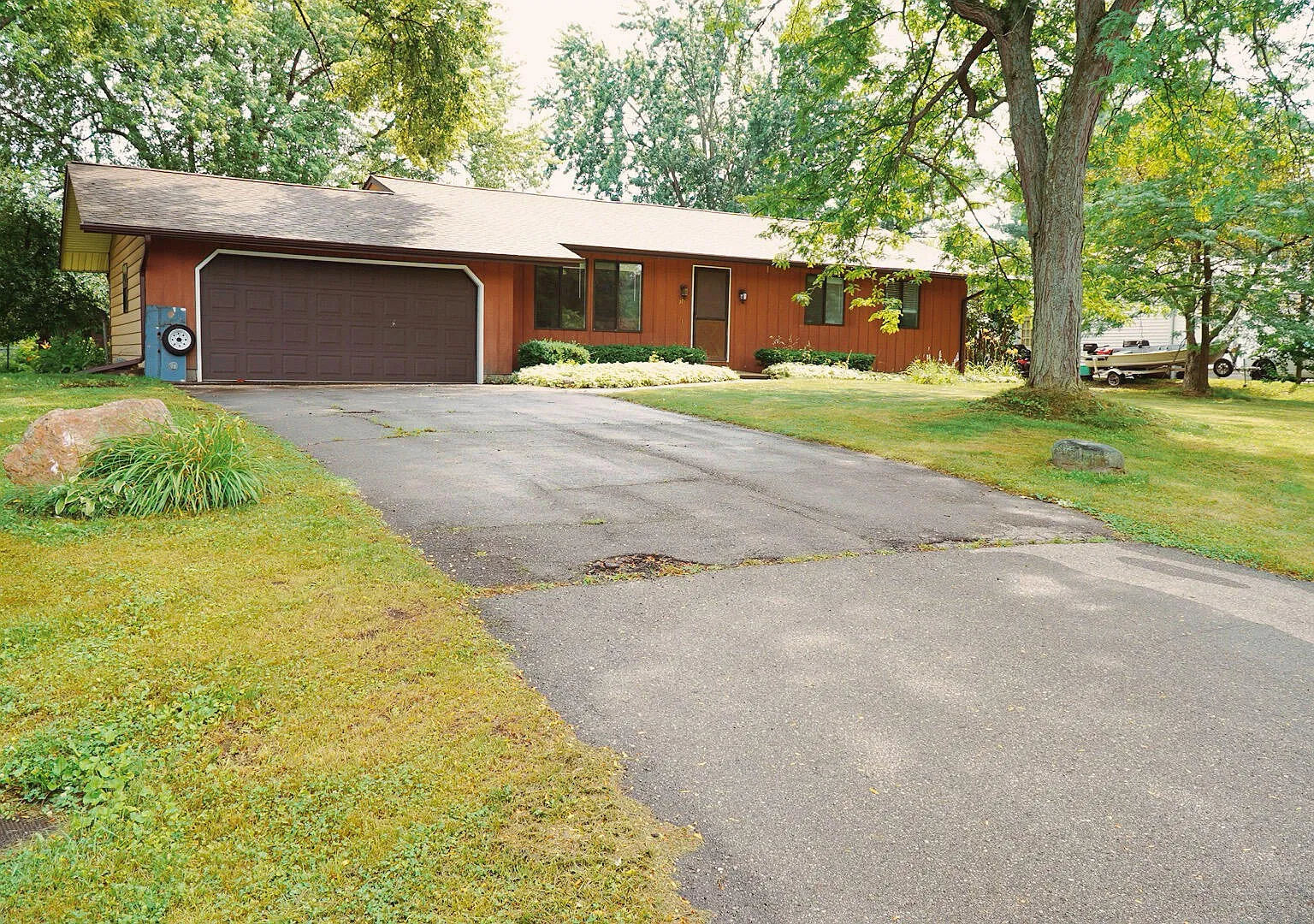 4 bed, 1.5 bath, 2684 sqft, $1,850 — Photo 1