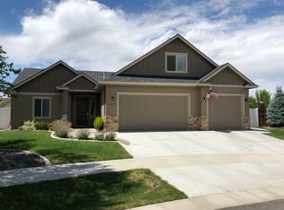 581 N Nightingale Pl, Star, ID 83669