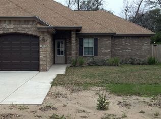 1312 S 12th St, Nederland, TX 77627
