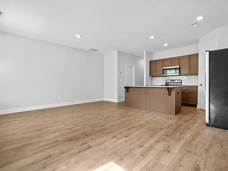 324 W Saltgrass Ln — Photo 6