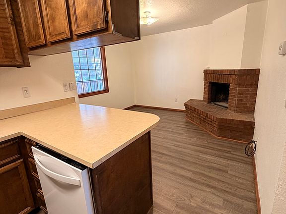 4th image of 601 W Hays St #21