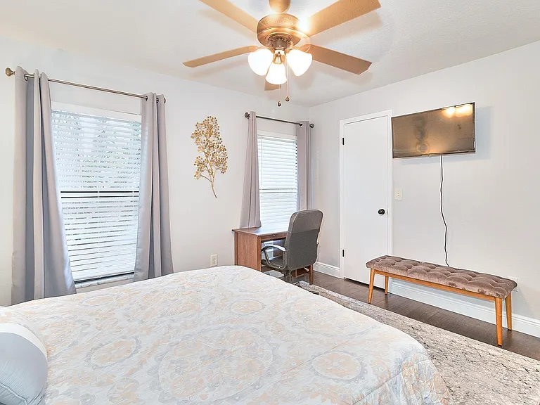 2417 W Stroud Ave #A — Photo 6