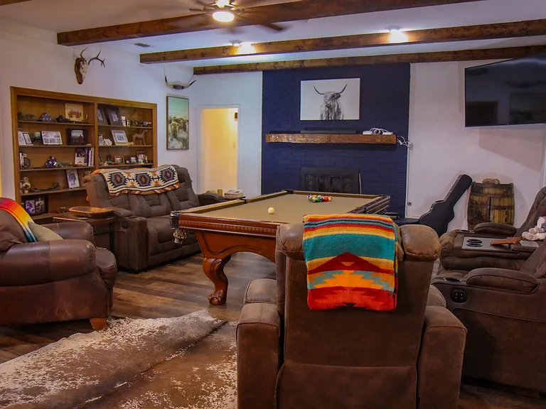 3625 Wildewood Dr — Photo 2