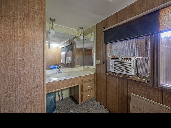 4th image of 843 Hualapai Dr