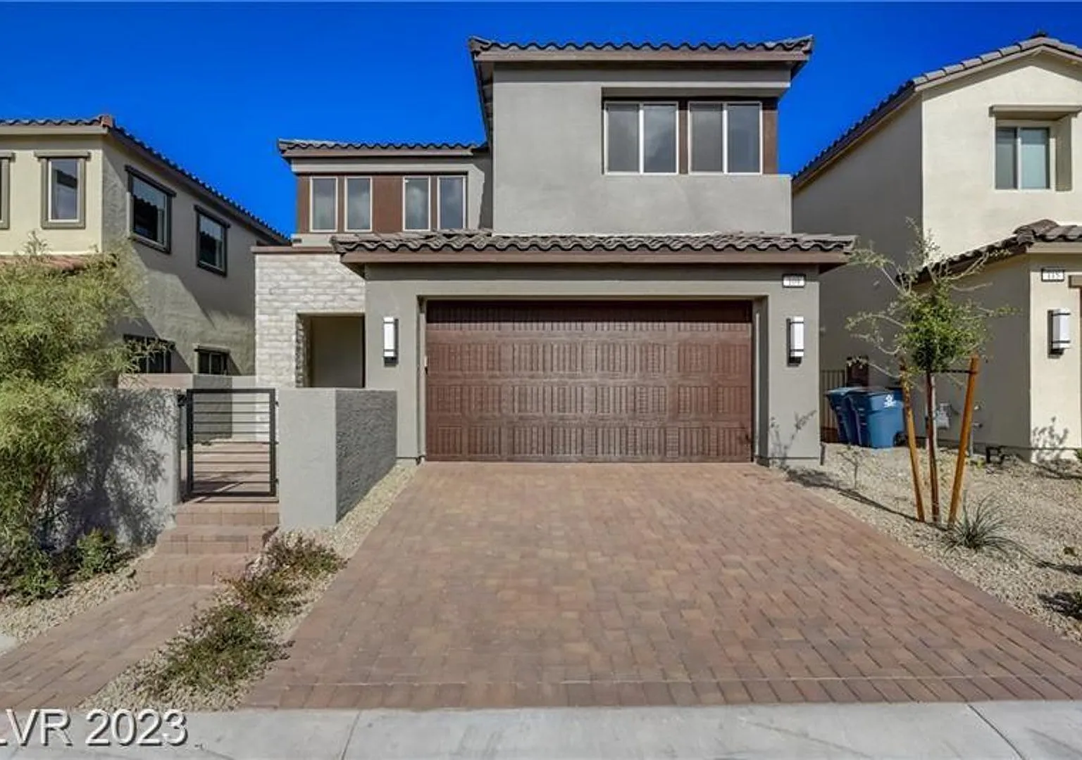 Beautiful 4 Bedroom Property In Gated Community! — Photo 2