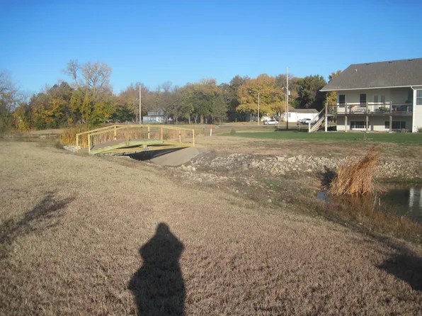 105 S Cottonwood Ct, Whitewater, KS 67154