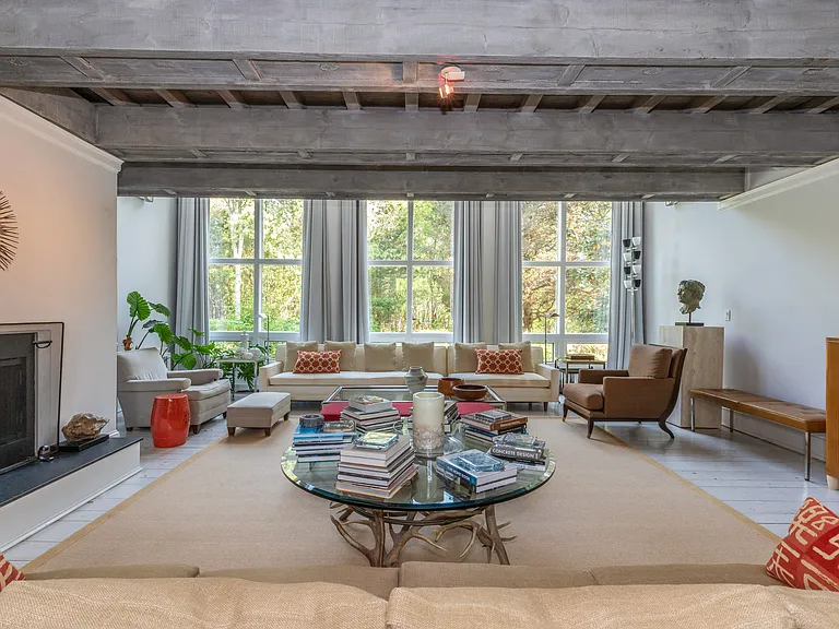 311 Meadows W — Photo 1