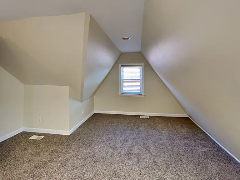 2831 N Austin Ave — Photo 7