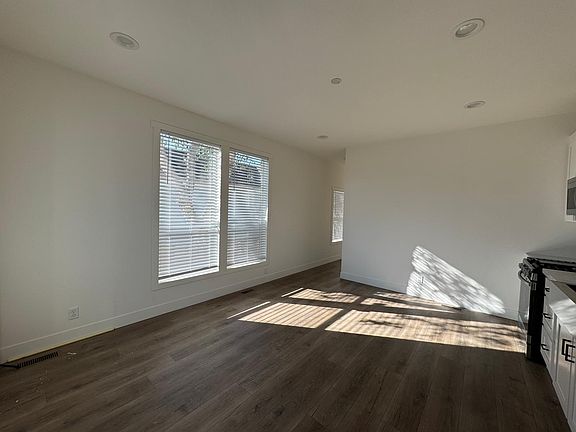 4th image of 2982 Clay Ave