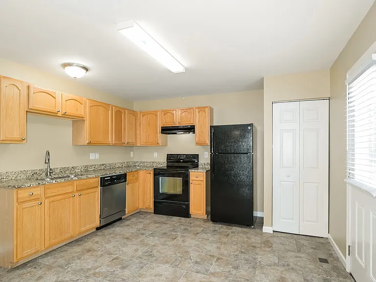 1202 Liberty Xing — Photo 8