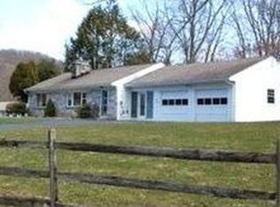 135 Garvin Rd, Hamden, CT 06518