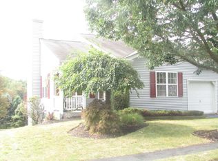 28 Tall Tree Ln, Poughkeepsie, NY 12601