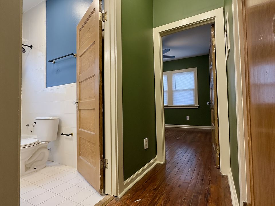 1st image of 9 Fontainebleau Dr