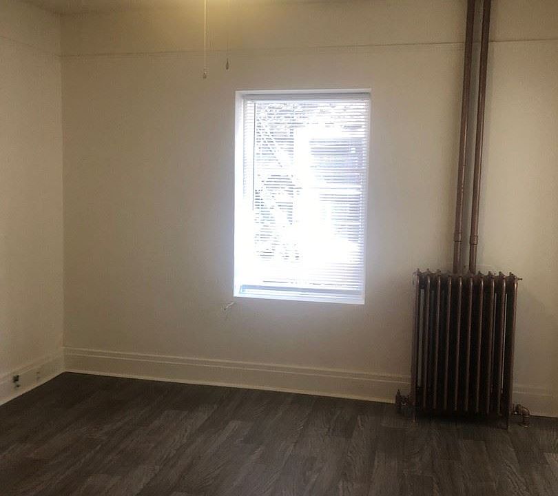 2nd image of 1818 W 1st Ave APT 22