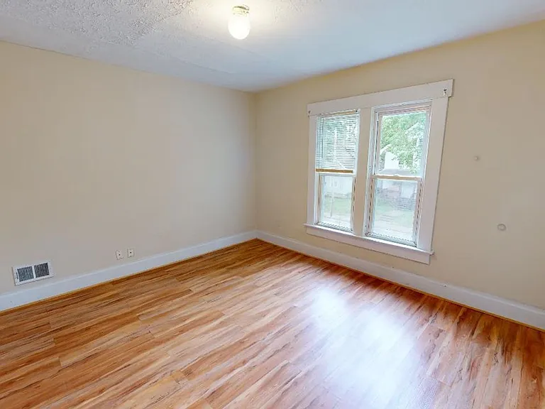 102 E Patterson Ave — Photo 9