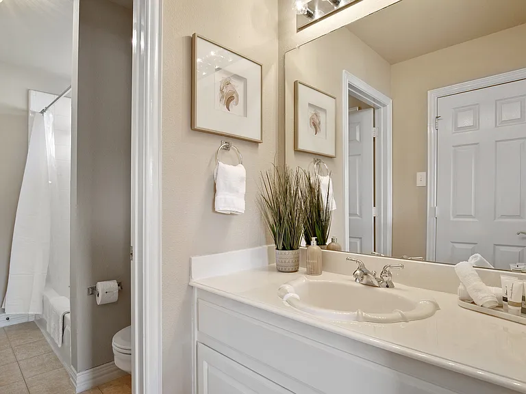 7912 Caribia Ct — Photo 26