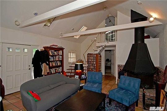 2nd image of 11 Upper Dr