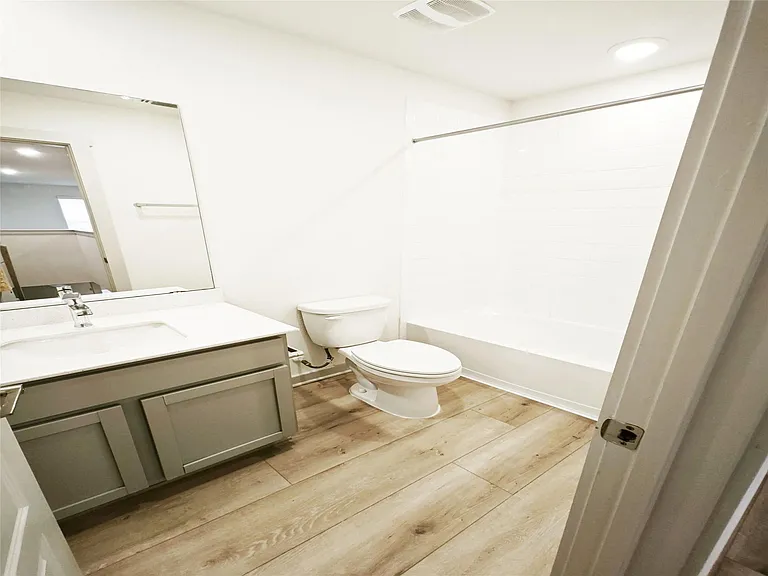 10705 Meris Ln — Photo 8
