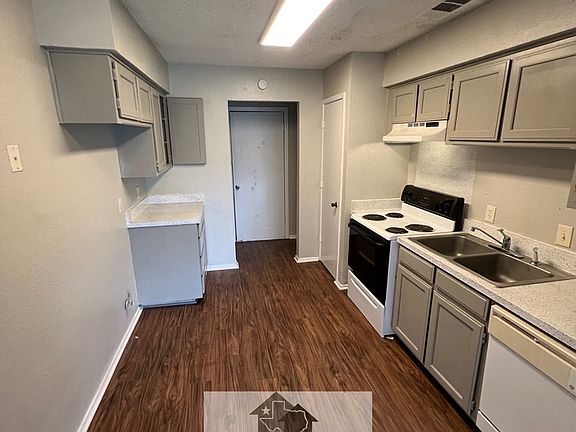 3rd image of 216 Pine Meadow Dr APT B