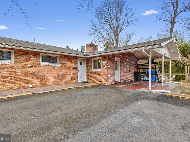 9920 Pinehurst Ave — Photo 4