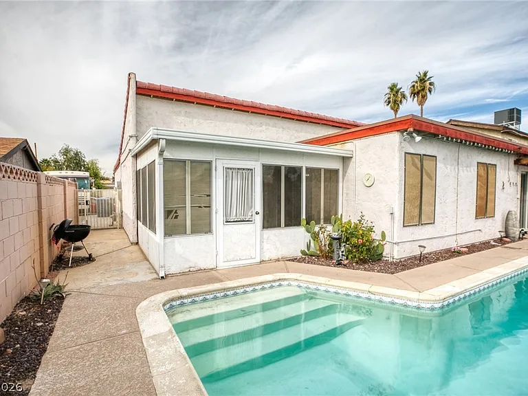 3956 Clear View Dr — Photo 30