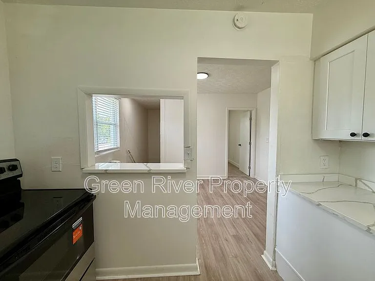 1161 W 5th St — Photo 13