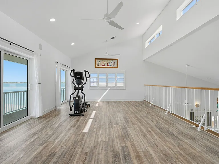 220 Mockingbird Ln — Photo 32