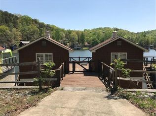 1660 W Lakeshore Dr, Landrum, SC 29356