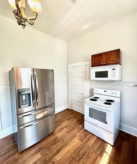 211 E Phillips St — Photo 6