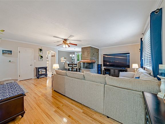 5th image of 1811 Morris Ave