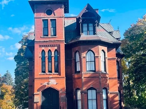 8 Claremont St #2A, Worcester, MA 01610