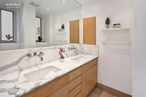 Sold by Sotheby's International Realty | media 9