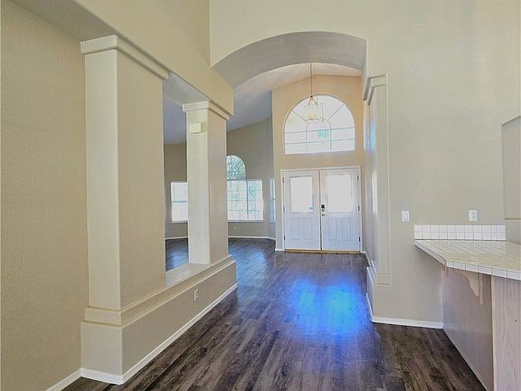 3rd image of 1445 Castle Crest Dr