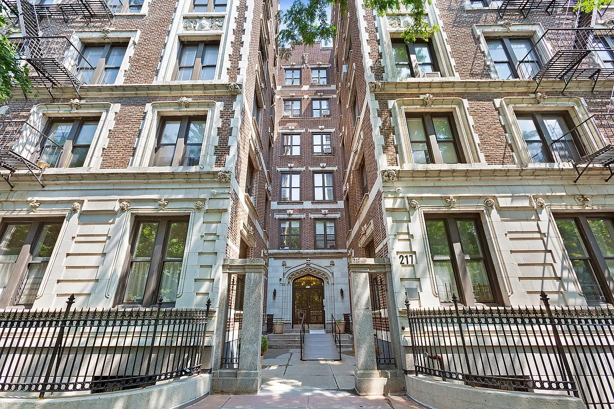 217 Central Park North in South Harlem : Sales, Rentals
