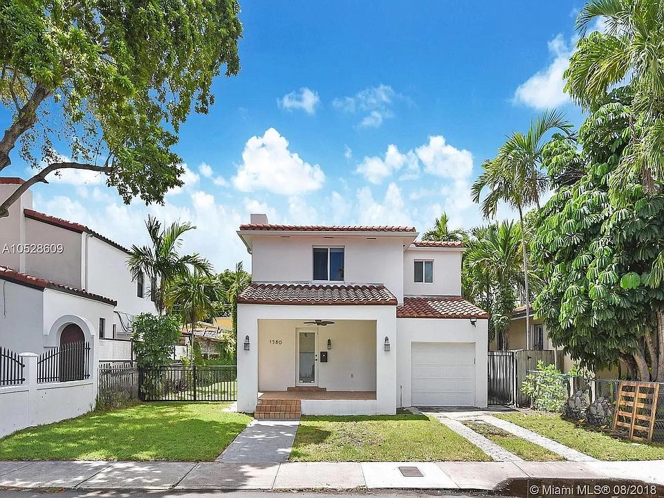 Inviting front face of the property!