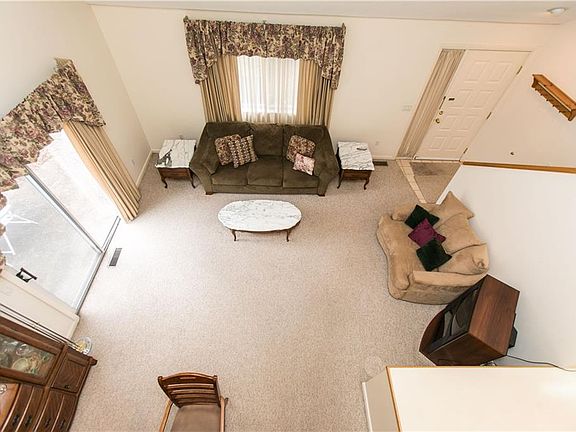 5th image of 913 Stratford Ln #339
