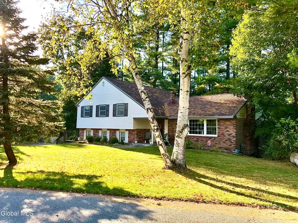 19 Meadow Drive, Queensbury, NY 12804